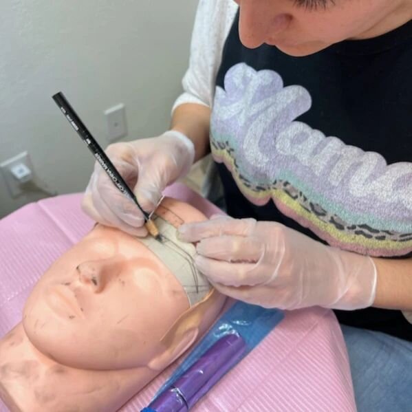I'm proud to announce that I will soon be adding eyebrows to my permanent makeup offerings! This picture was actually taken a few months ago when I did training for powder and combination powder with nano brows training with @picktureperfectbrows . T