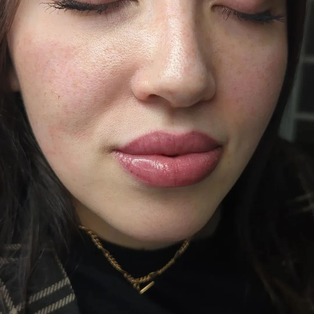 Touch-up time for this beautiful client of mine! During this touch up I was able to build upon the color that we picked during her initial lip blushing session. 
 Color used: French Fancy by @permablend_pigments
