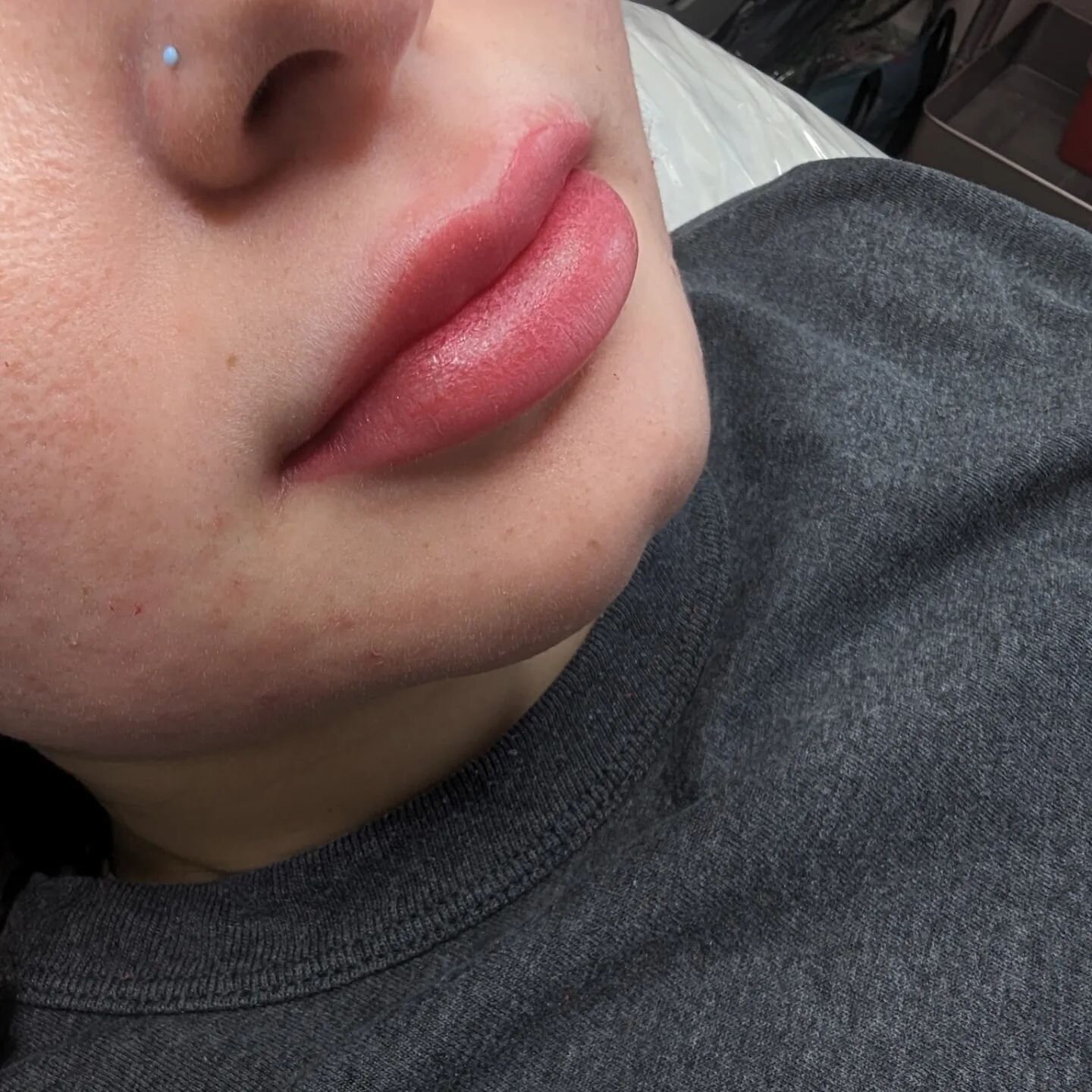 Beautiful Lip blushing with pictures right after and a few days later! For This lips blushing client we wanted something natural but also unique! This was a blend of pink colors, including one very fun and bright one called bazooka, which is really p
