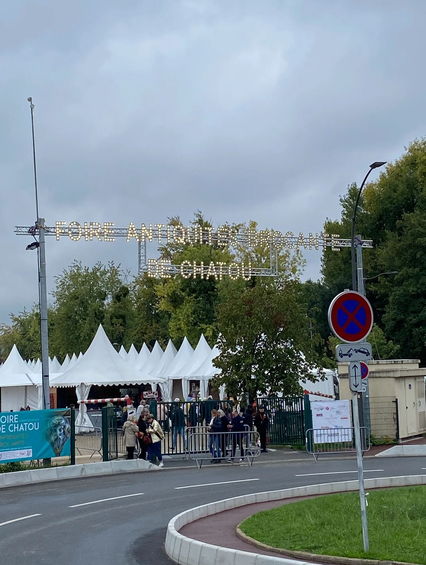 C&rsquo;&eacute;tait la foire de Chatou&hellip;j&rsquo;y ai fait quelques trouvailles. Merci &agrave; @escargot16 pour son invitation !
It was the Chatou antique fait near Paris. I found some finds. Thank you @escargot16 for the invitation. #frenchan