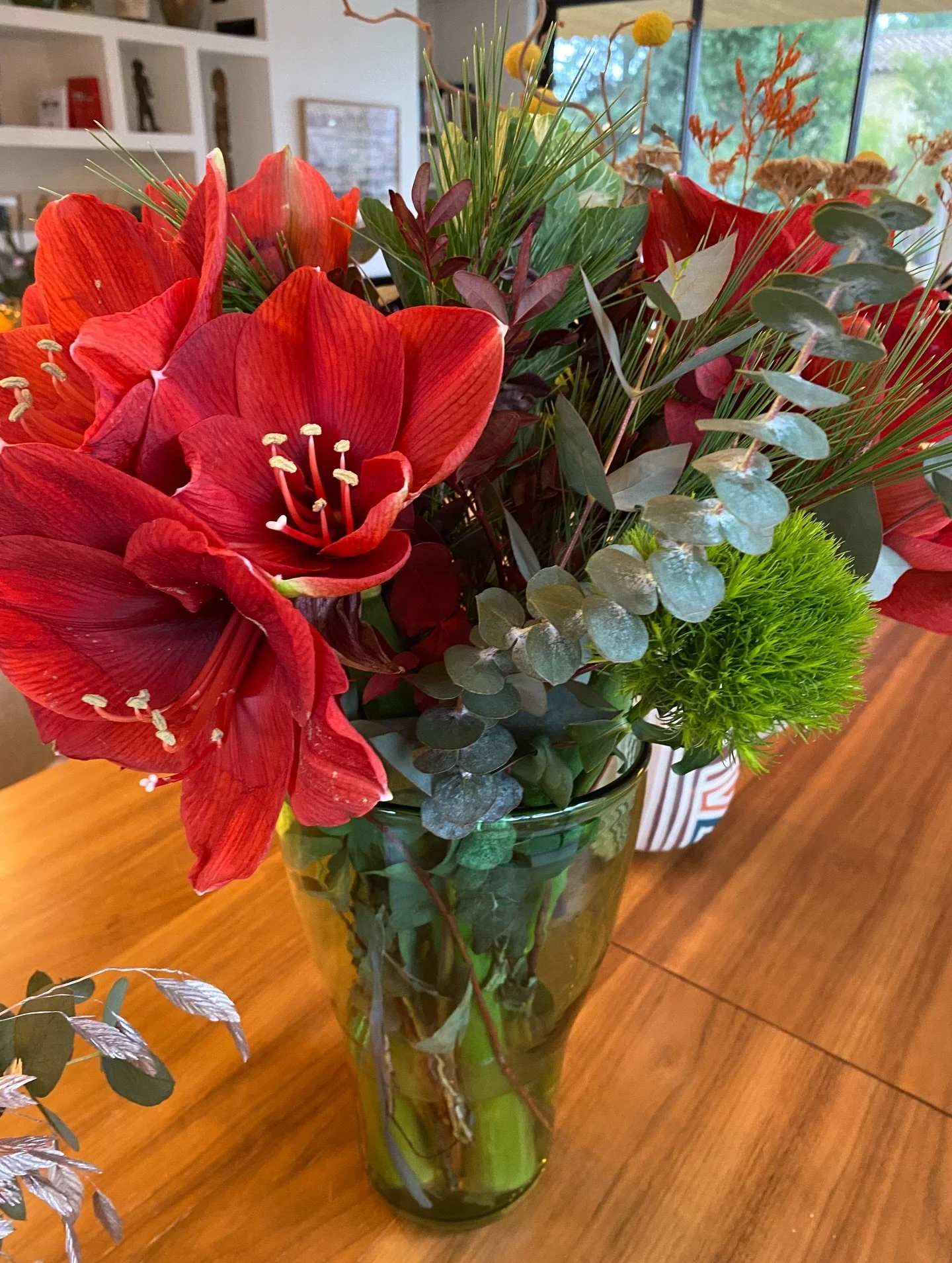 joanna-h c&rsquo;est aussi une boutique galerie avec des photographies et des tableaux d&rsquo;aristes contemporains. joanna-h is also a shop selling photographs and paintings by contemporary artists. #artwork #artgallery #artforyourwalls #artforyour