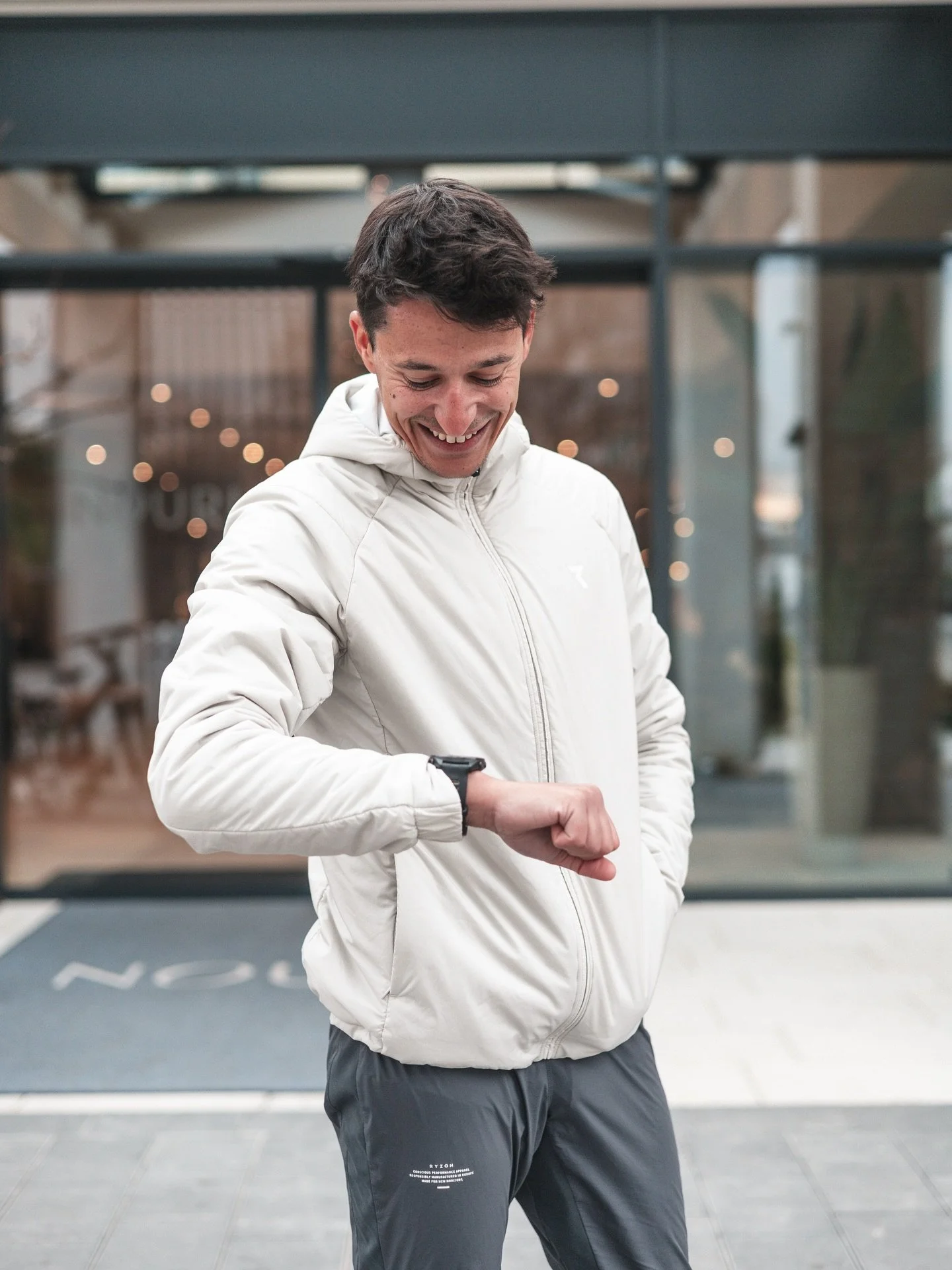 Herbstlauf Revival?🙊🏃🏾 Yes, please! Wir lassen den Laufklassiker aufleben &ndash; und zwar kurz vor Weihnachten.🌲 Bei unserem letzten RYZON Trailrun laufen wir die Originalstrecke des Herbstlaufs in Bad Krozingen. Ein kleines Comeback, ein Hauch 