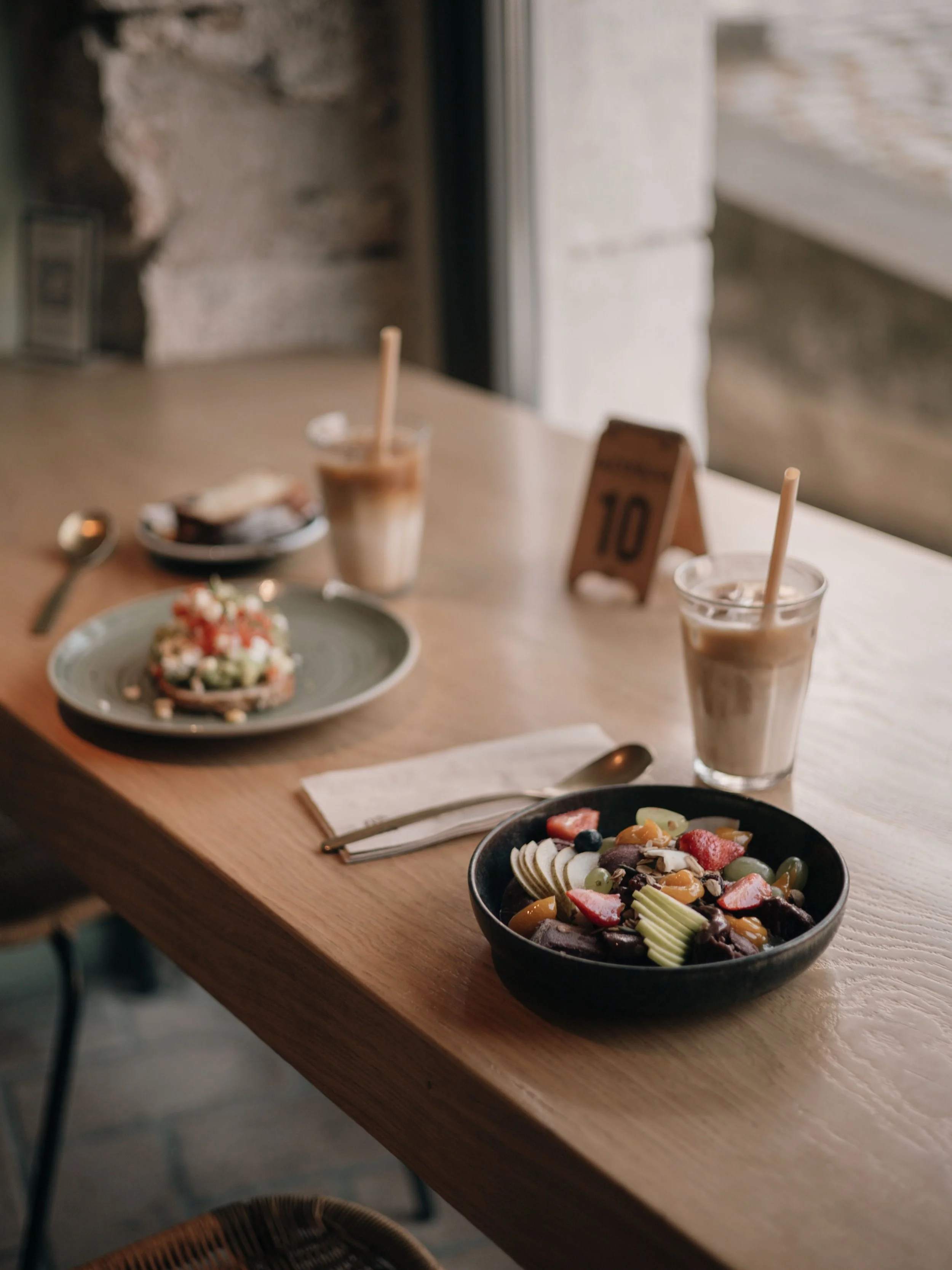 What we keep coming back for 📍@lacomunacafe 🤍
 
Ehrlich? Die Karte macht&rsquo;s einem auch echt nicht leicht &ndash; am liebsten w&uuml;rden wir uns jedes Mal einmal quer durchprobieren.🍴
Aber unsere go-to orders: ganz klar die A&ccedil;ai Bowl m