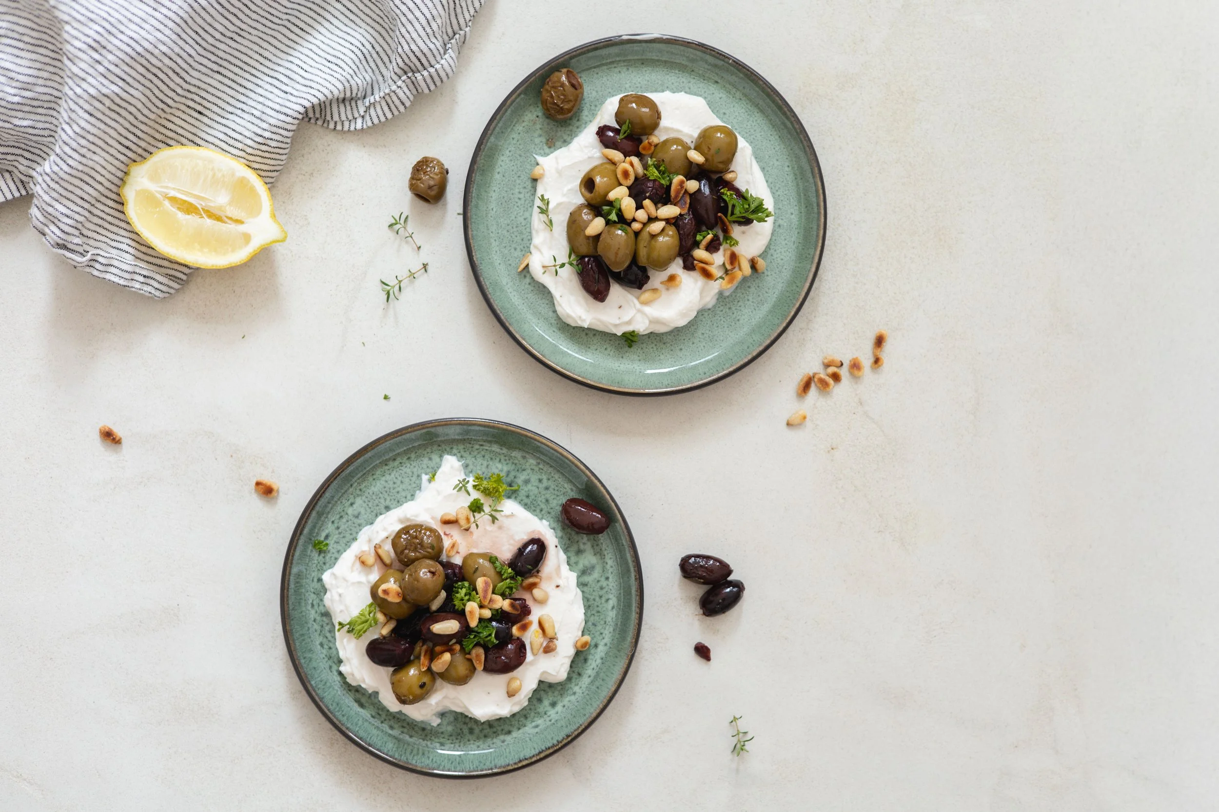 Oliven-Antipasti mit Ricotta