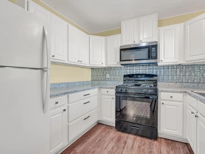 488 Brushwood kitchen2.jpg