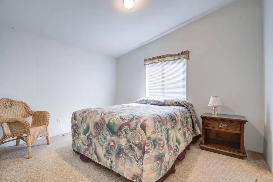 4552 Hickory bedroom1.jpg