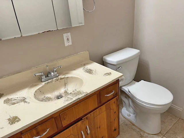 12097 Romar bathroom1.jpg