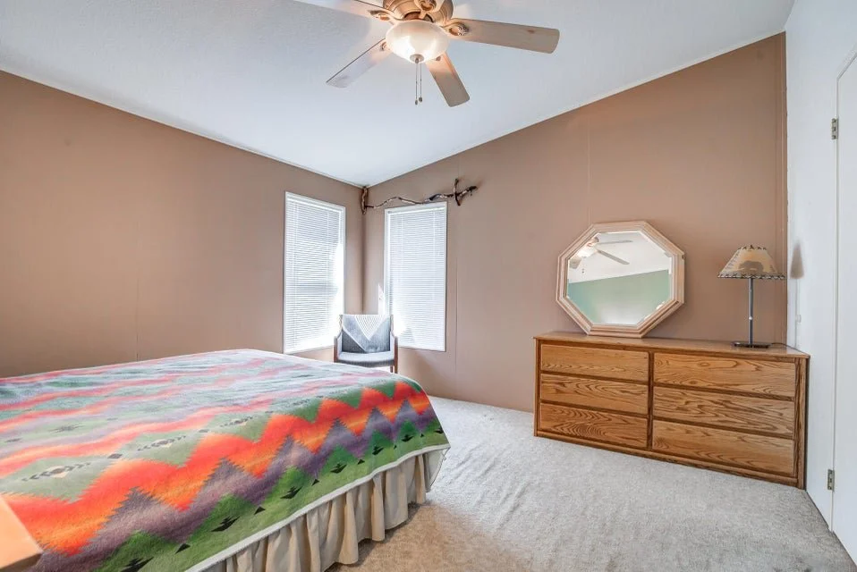 4552 Hickory primary bedroom.jpg