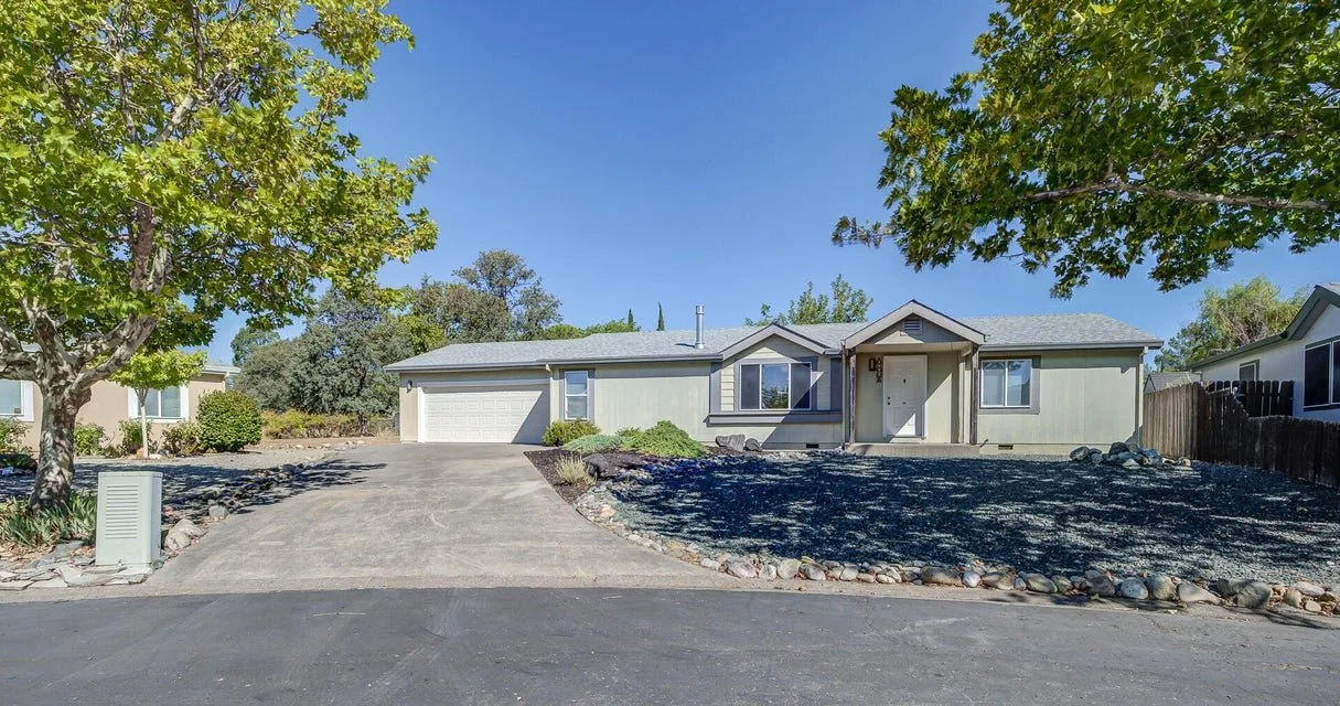 4552 Hickory Front.jpg