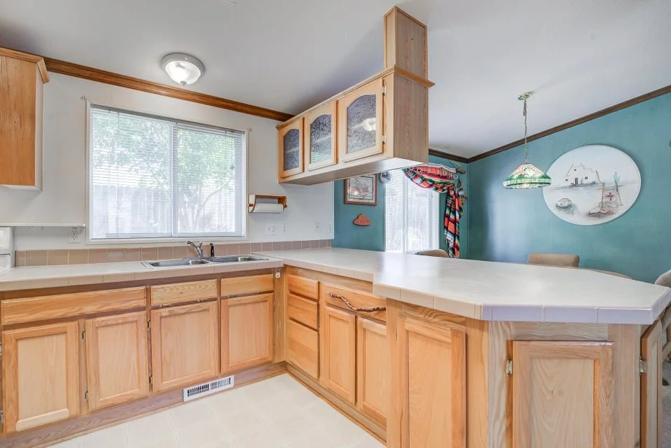 4552 Hickory kitchen1.jpg