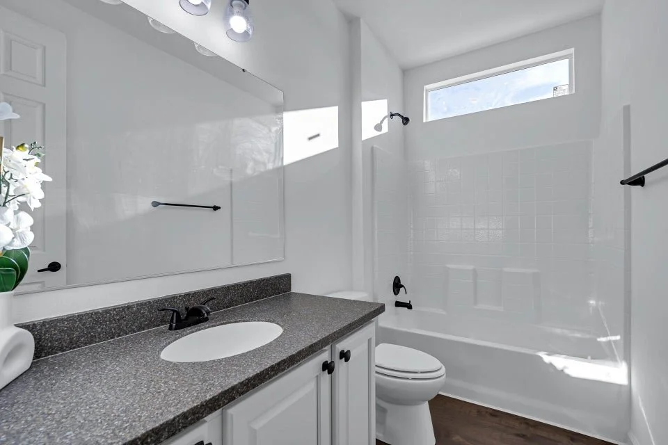 808 Butternut bathroom1.jpg