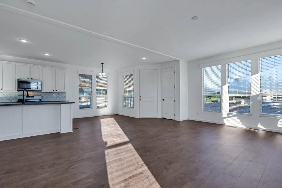 808 Butternut dining.jpg