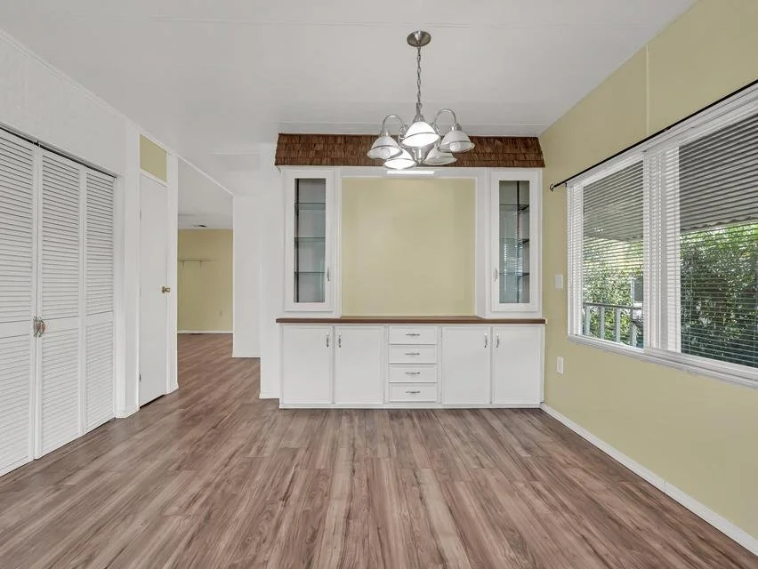 488 Brushwood dining.jpg