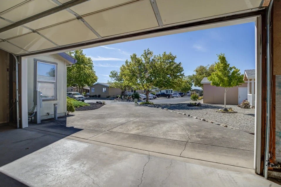 4552 Hickory garage.jpg