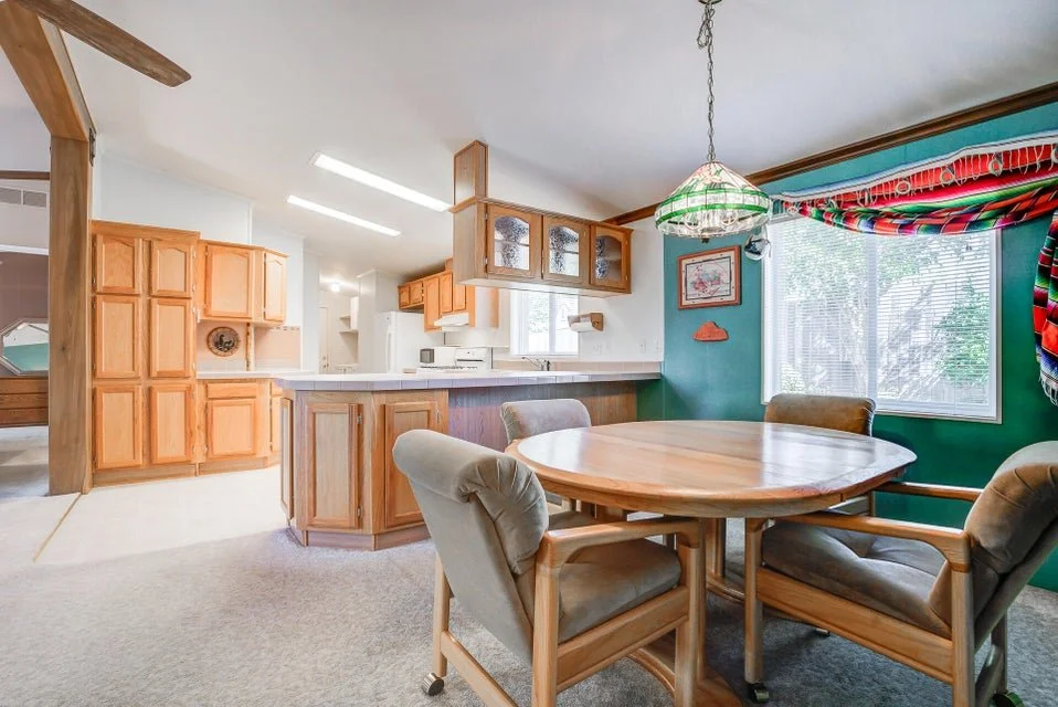4552 Hickory dining-kitchen.jpg