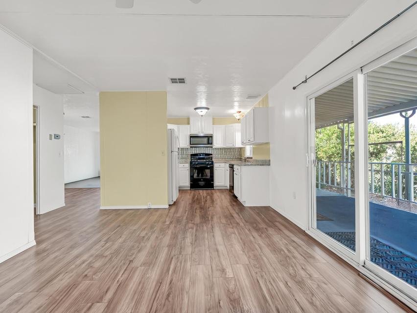 488 Brushwood kitchen.jpg