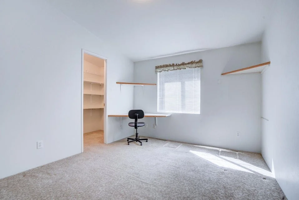 4552 Hickory bedroom.jpg