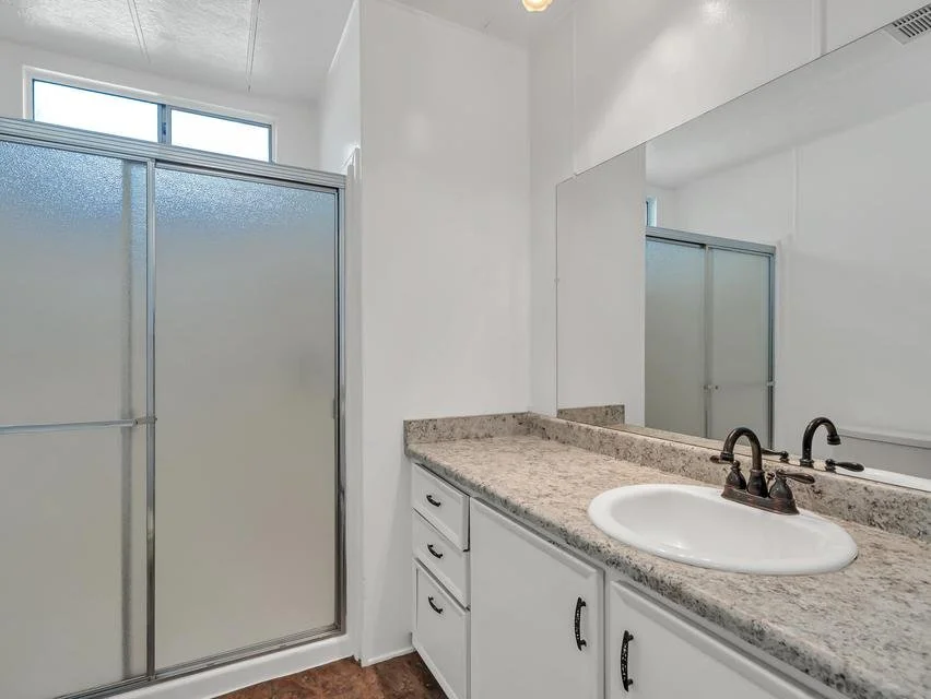 488 Brushwood bathroom.jpg