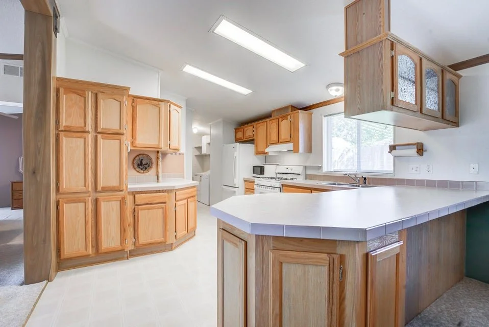4552 Hickory kitchen.jpg
