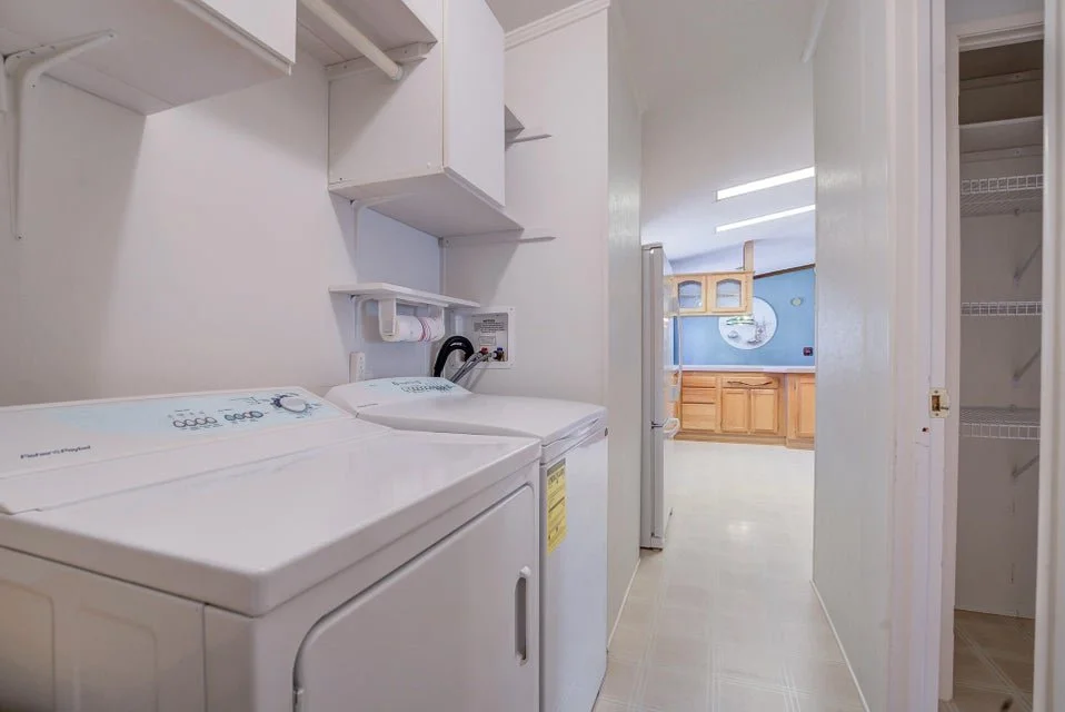 4552 Hickory utility room.jpg