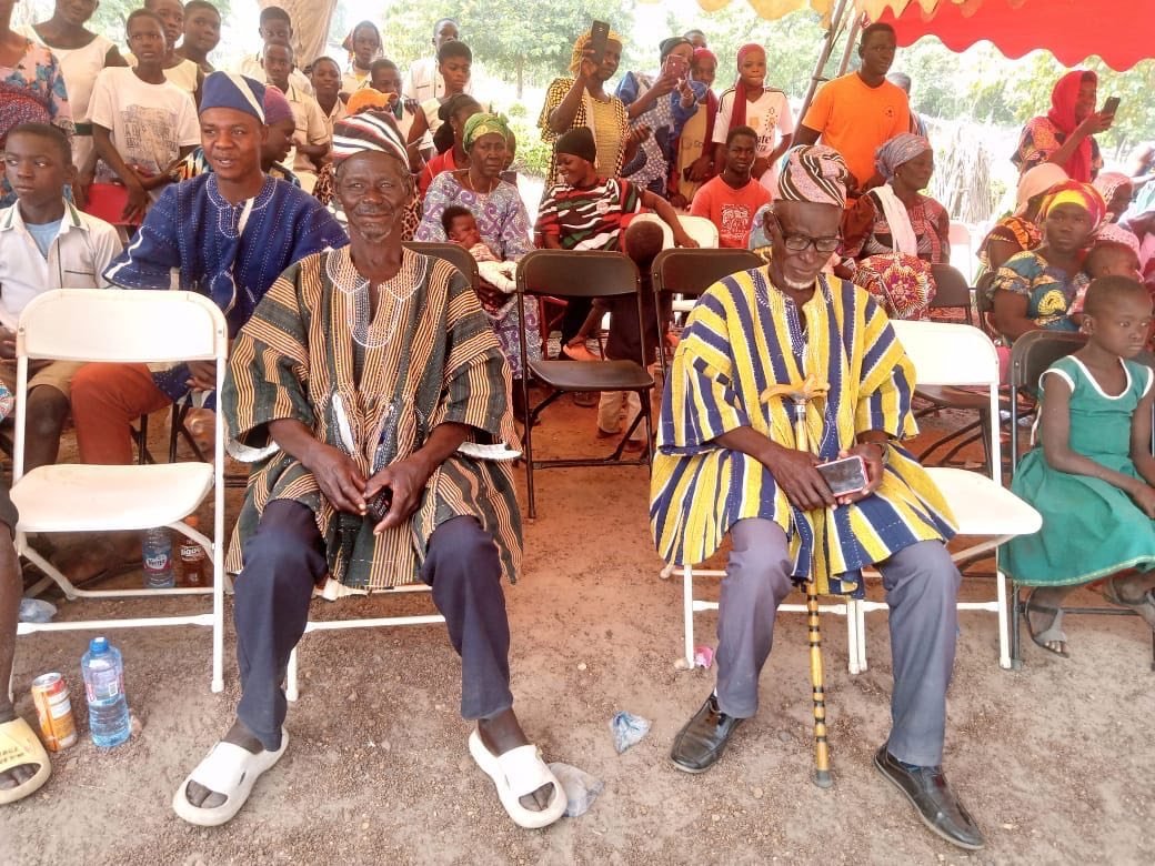 Last week Mankuma school had a ceremony with traditional dances and honoring their students and presenting new initiatives of the school. Present were local chiefs (pictured), parents and other dignitaries. Mankuma is looking to have a small computer