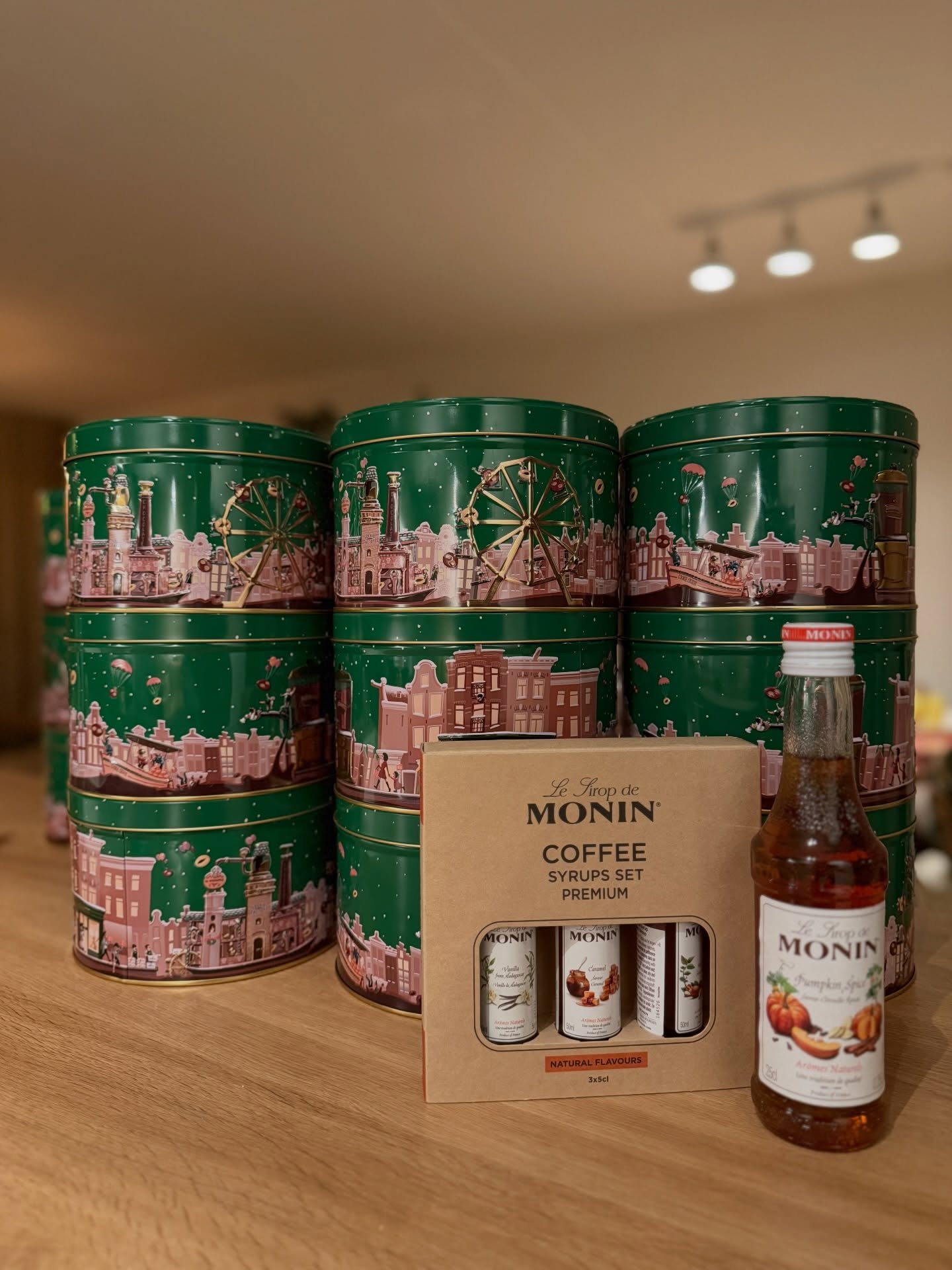 Wat een jaar&hellip; en wat een fijne opdrachtgevers 💛

Dank voor het vertrouwen, de leuke samenwerkingen en alle mooie projecten.

Superleuk om te horen dat het kerstpakket zo goed in de smaak is gevallen.

En eerlijk is eerlijk: de koeken van @het