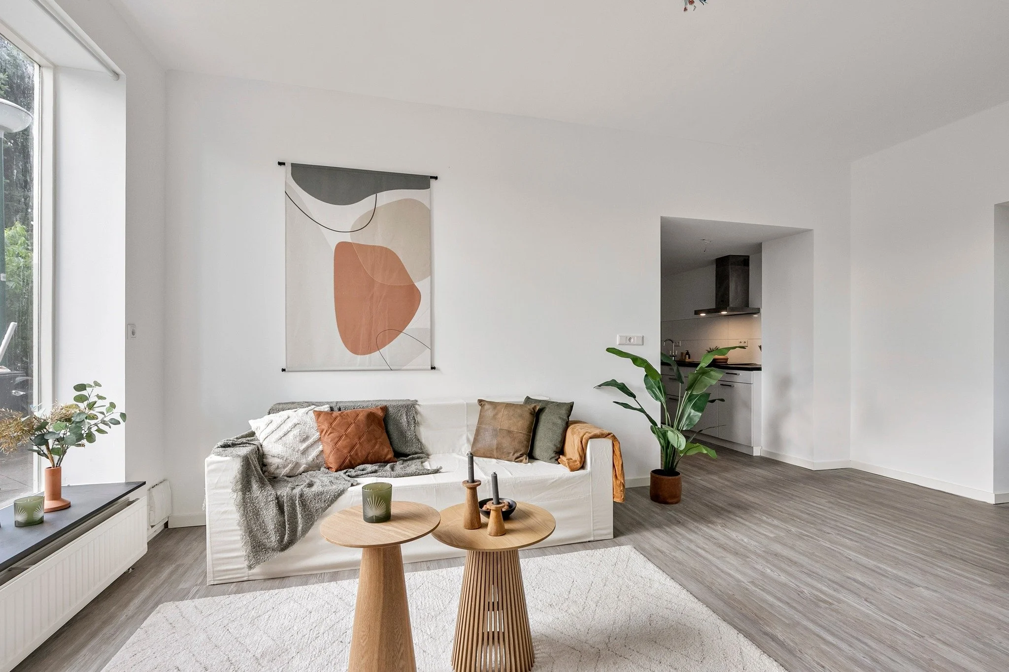 Project: Hilversum. 💚

Een leegstaande studio, gestyled met staging en klaar voor de fotografie.

✨ Woonkamer
✨ Keuken
✨ Slaapkamer
✨ Extra slaapkamer

Welke ruimte zou jij als eerste binnenlopen?

#vastgoedstyling #verkoopstyling #homestaging