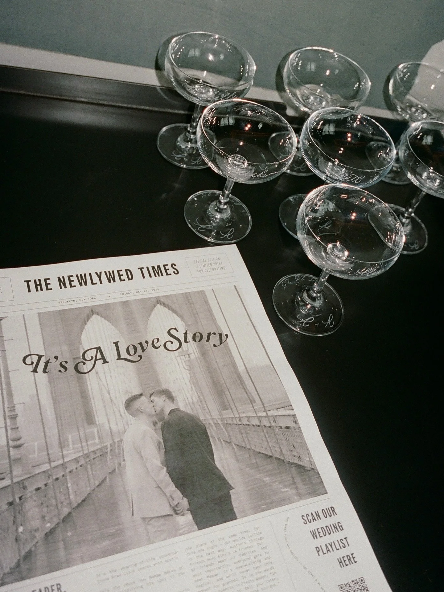 BREAKING NEWS ✨ I&rsquo;m a newspaper editor now 💁🏻&zwj;♀️

kidding. but seriously, I&rsquo;m obsessed with this idea. I got into wedding invitation design because I believe your stationery tells a story. and a wedding newspaper takes it to an enti