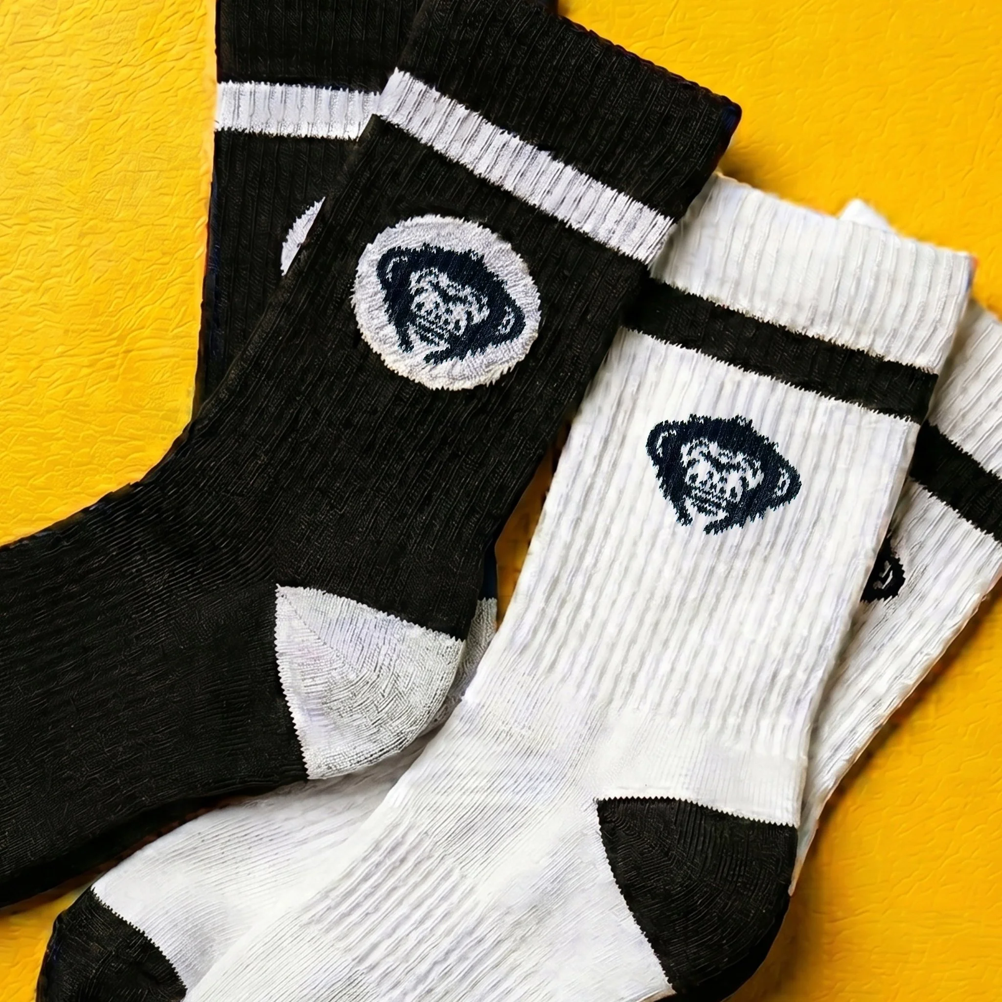 youthsocks_blk&wht_01.jpg