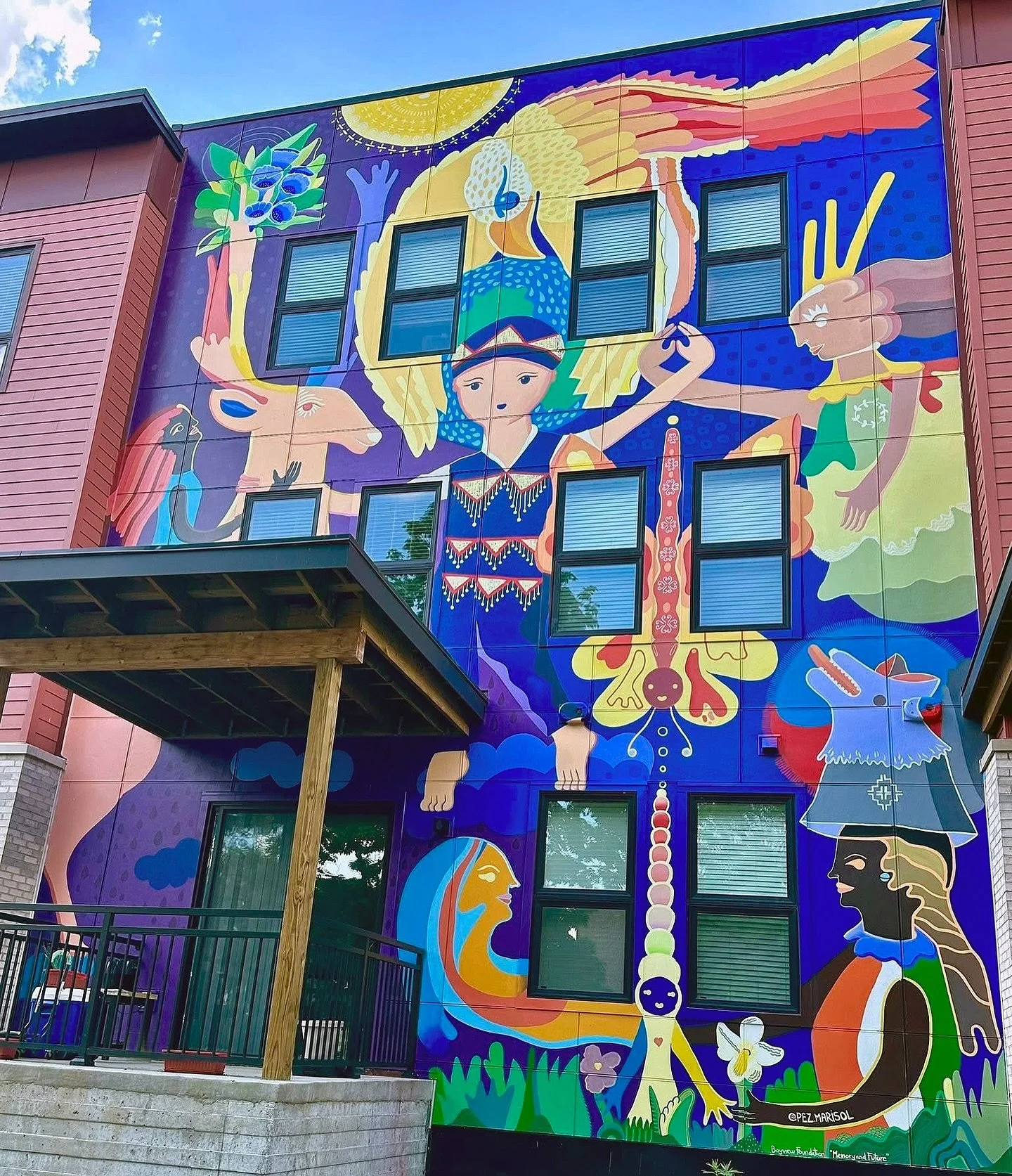 &ldquo;Memoria y Futuro&rdquo; ya vibra con los instantes que habitan en Madison, Wi 🇺🇸

Familias de m&aacute;s de 20 nacionalidades viven en este lugar apoyado por @bayviewfoundation, una organizaci&oacute;n sin fines de lucro que brinda vivienda 