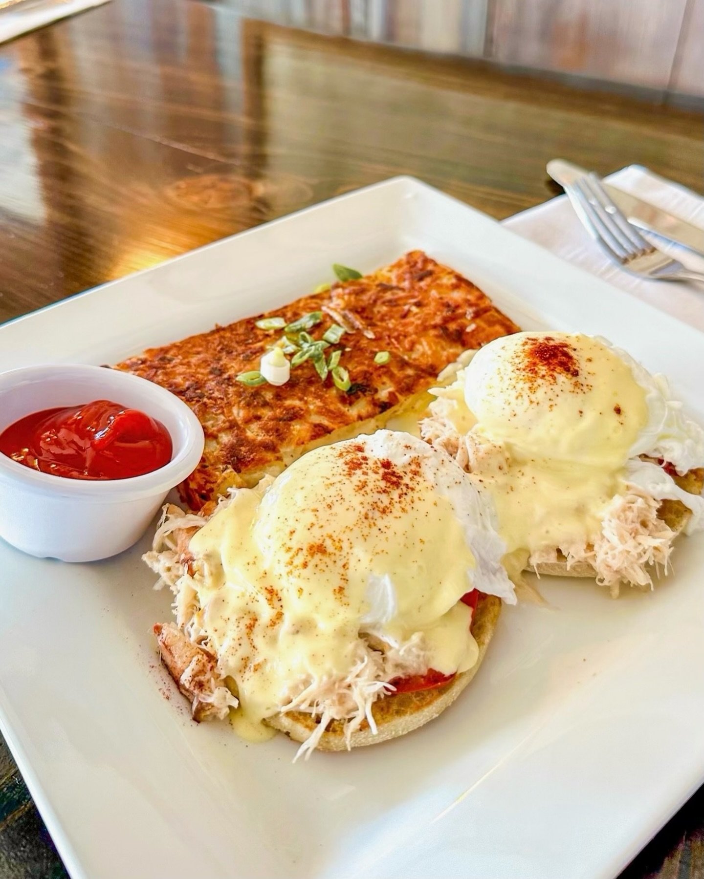 Rainy days call for cozy brunch at Ketch! Have you tried all our Benedict&rsquo;s yet?! 
🦀 Joanne Dungeness Crab (pictured above)
🍖 Ketch Prime Rib
🥑 Mushroom Avocado
🍣 Mezcal Cured Salmon
🍤 Cajun Garlic Shrimp