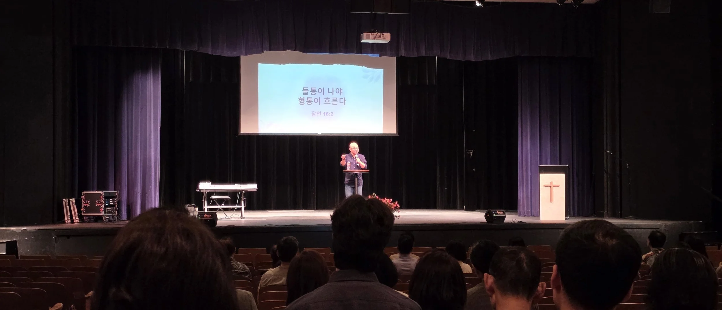 2부예배 3주년 감사예배로 장종택목사님께서 말씀과 간증을 나눠주고계십니다.
