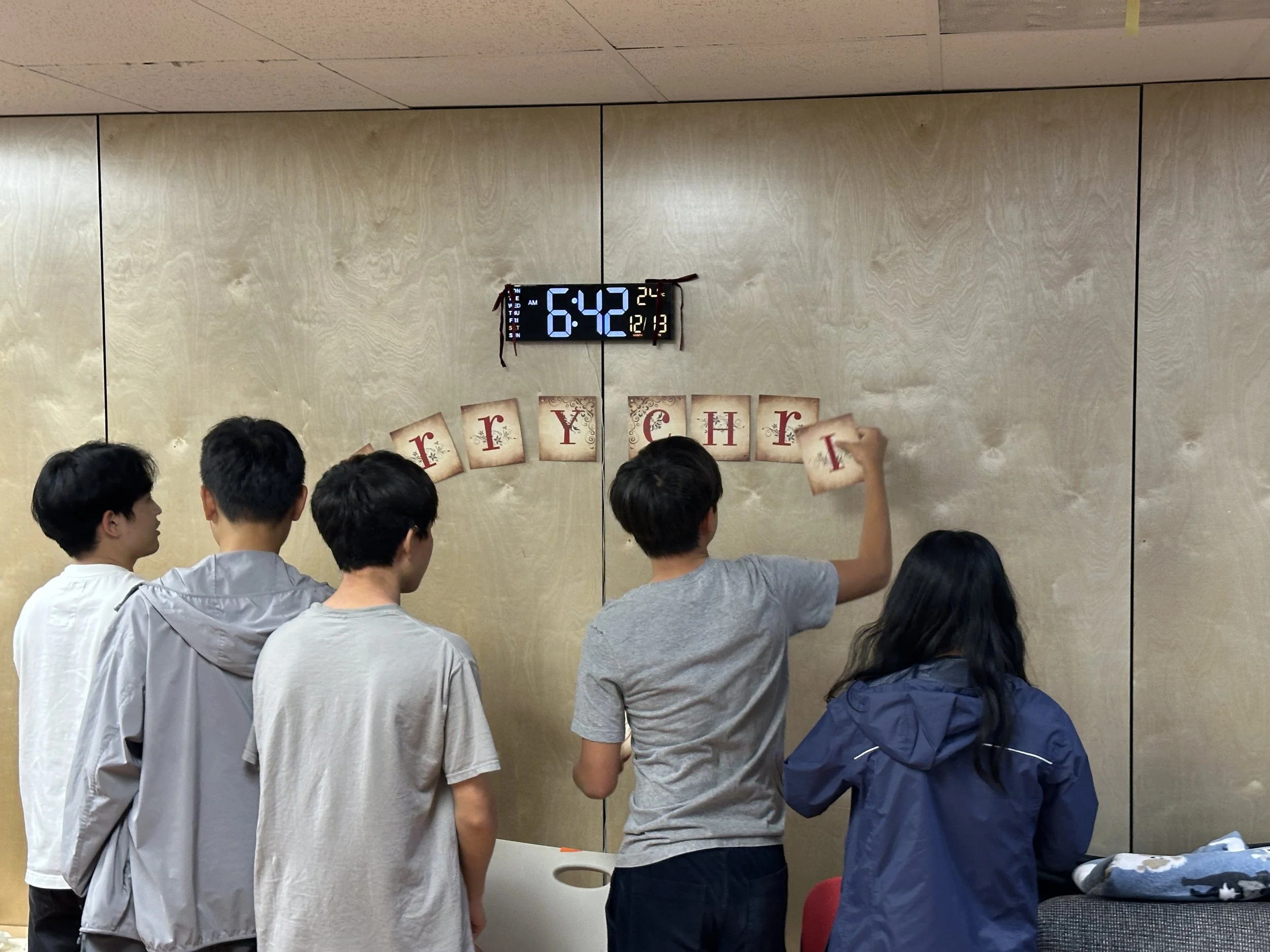 Youth decorating Dream center (1).JPG