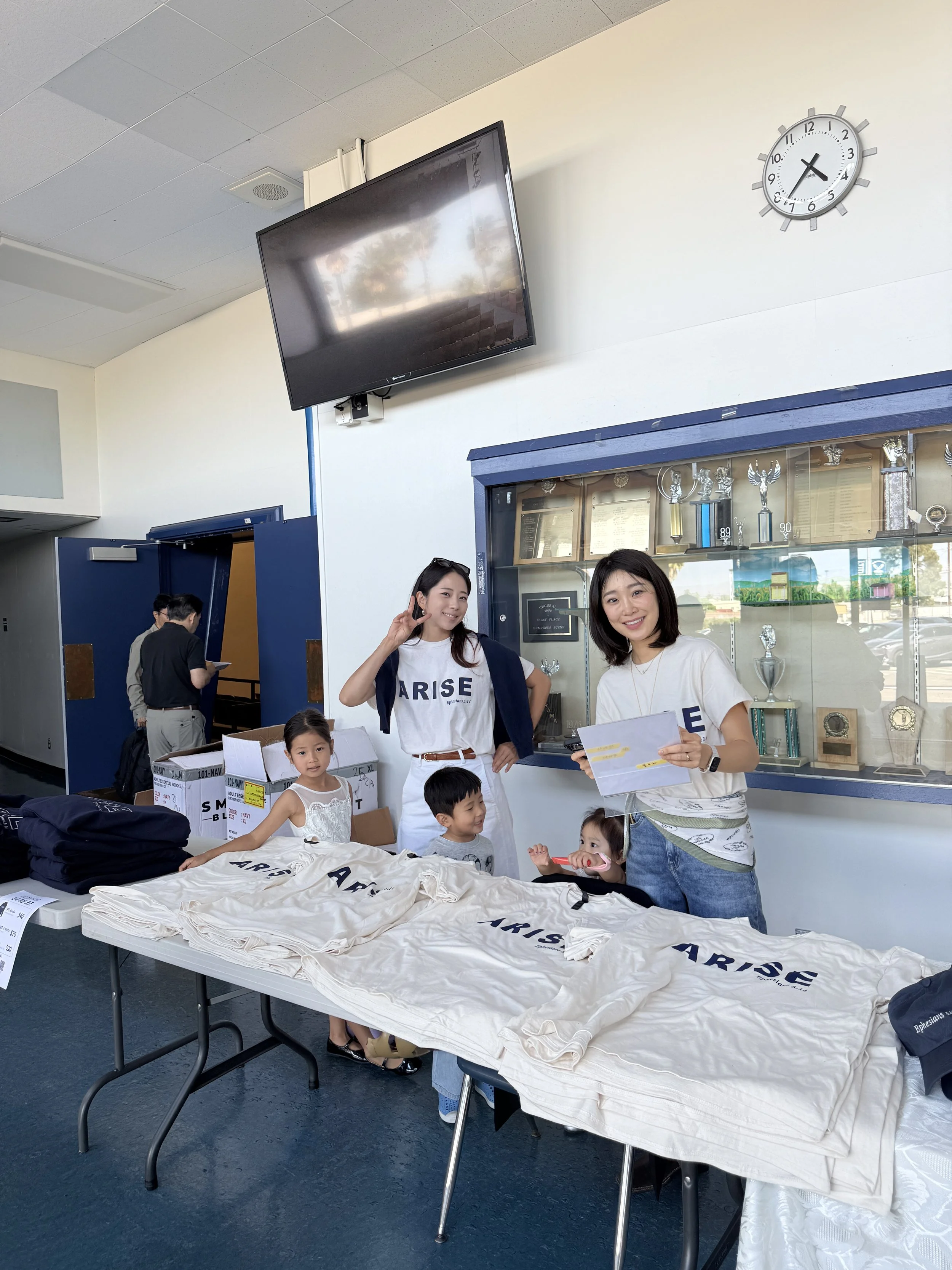 사랑의 선교모금을 위한 T-Shirt 가 제작 되었습니다.  저희교회 표어가 너무 멋지게 보입니다.  많이 구입해 주세요!