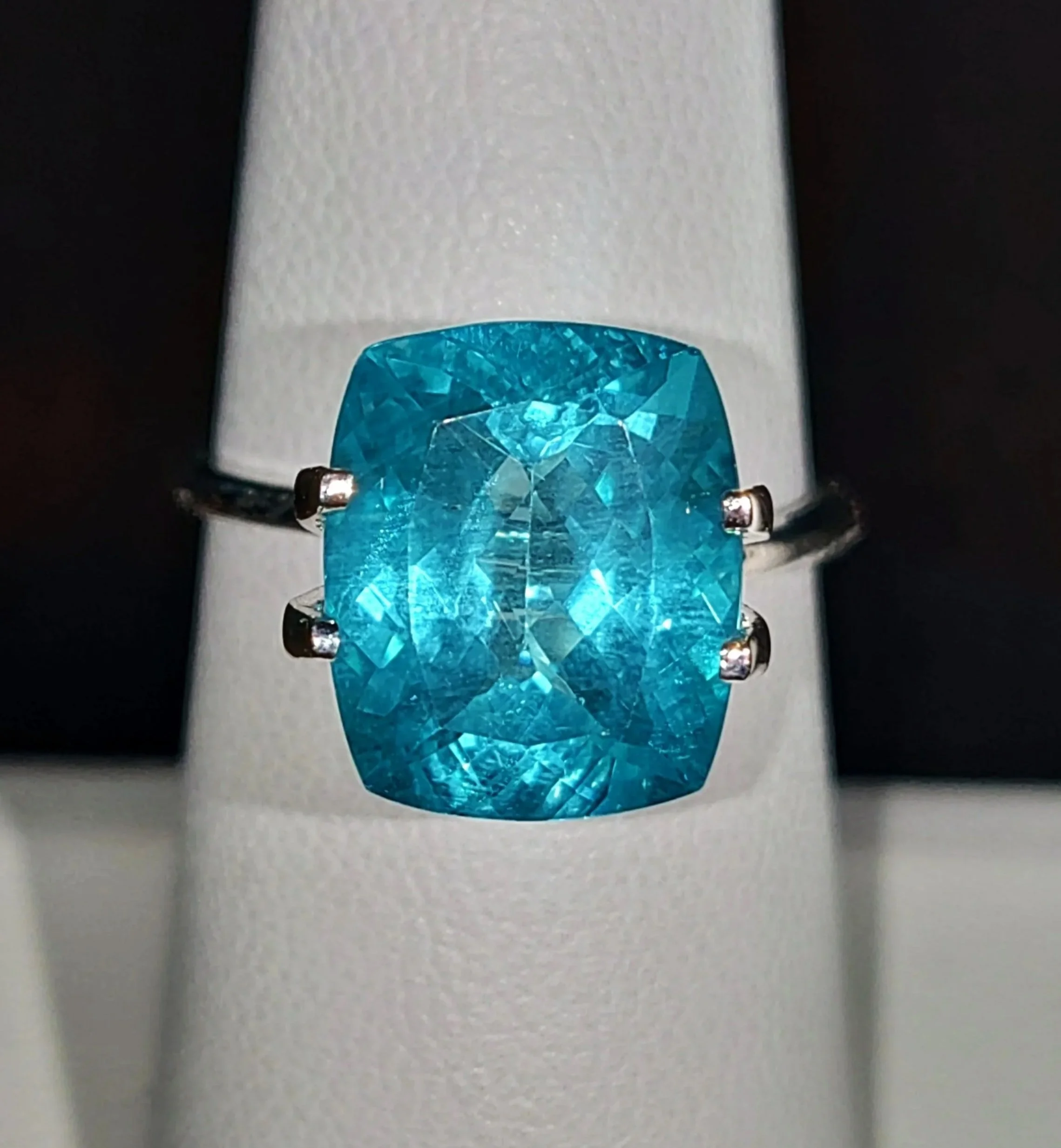 Neon Blue Apatite 6ct