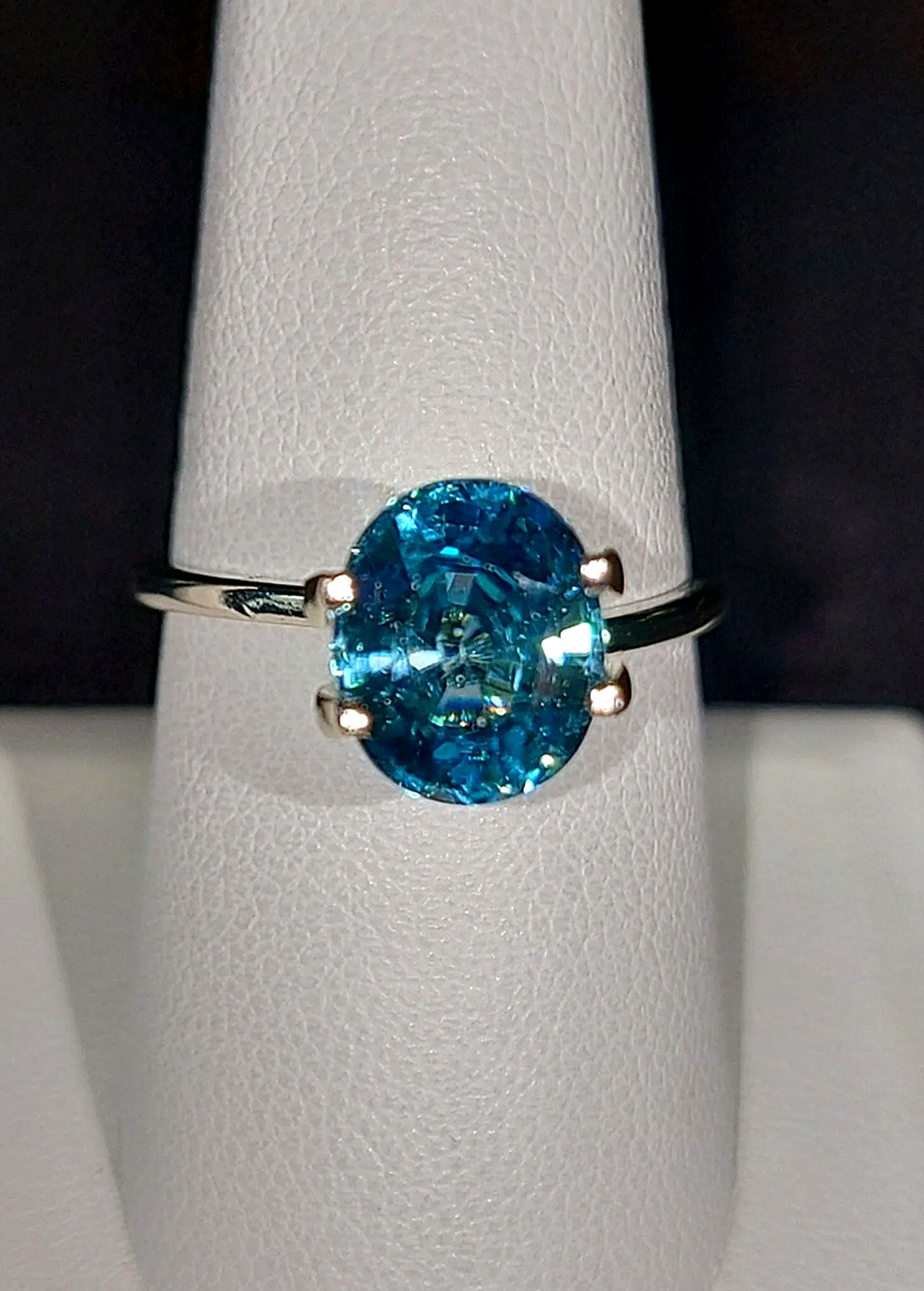Blue%2BZircon%2B3.64ct%2B%2B%25286%2529.png