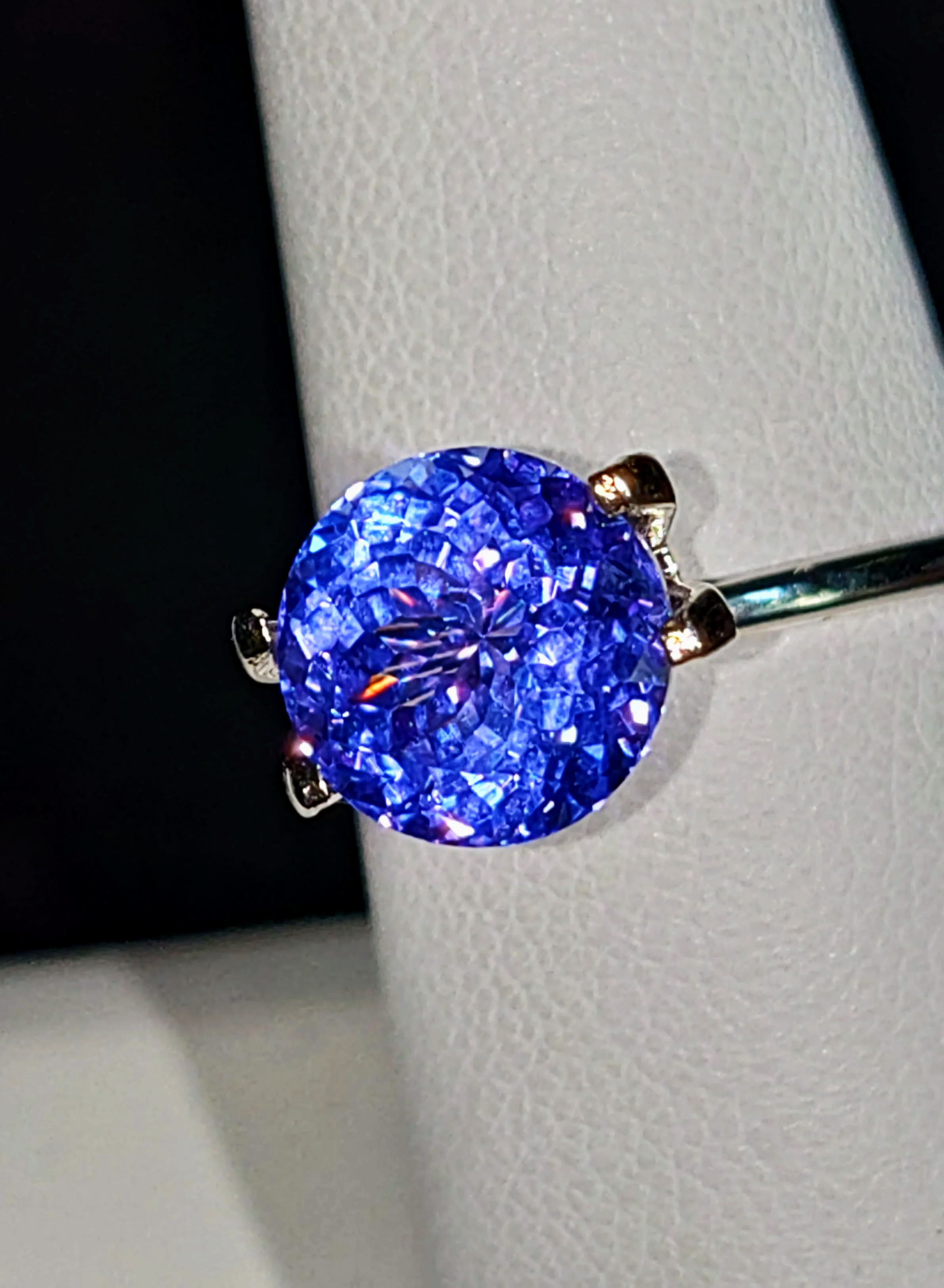 AAAA Neon Tanzanite 3.24ct