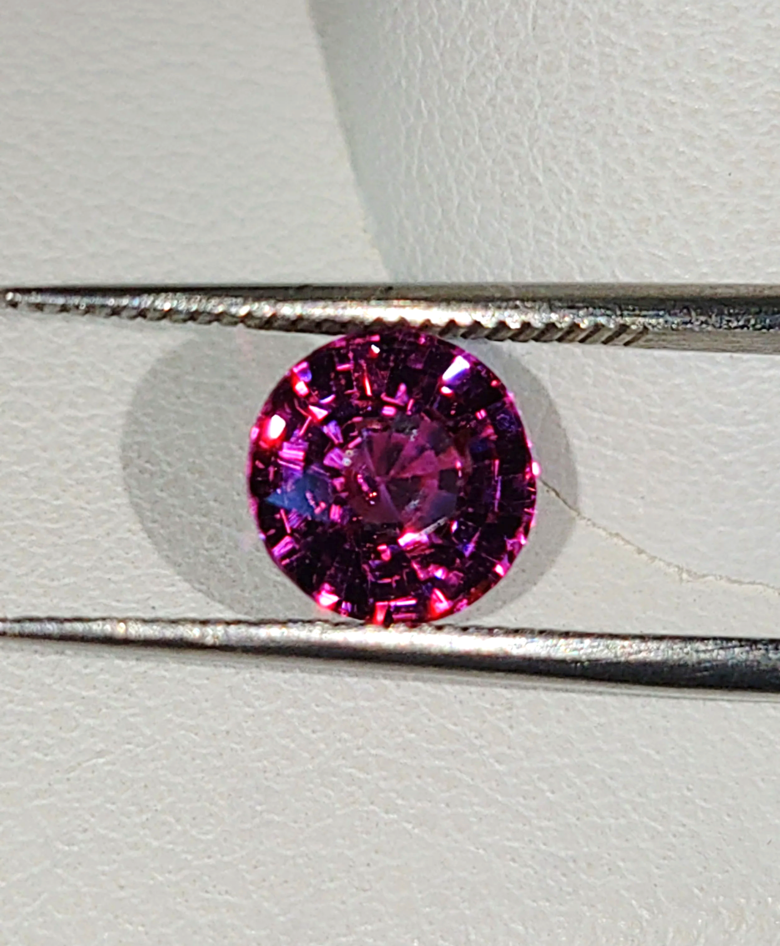1.91ct%2BRhodolite%2BGarnet%2B%252810%2529.png