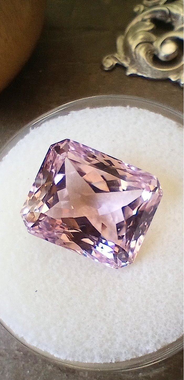 Genuine Kunzite 27.33ct from thecoveatfoxhollow.com