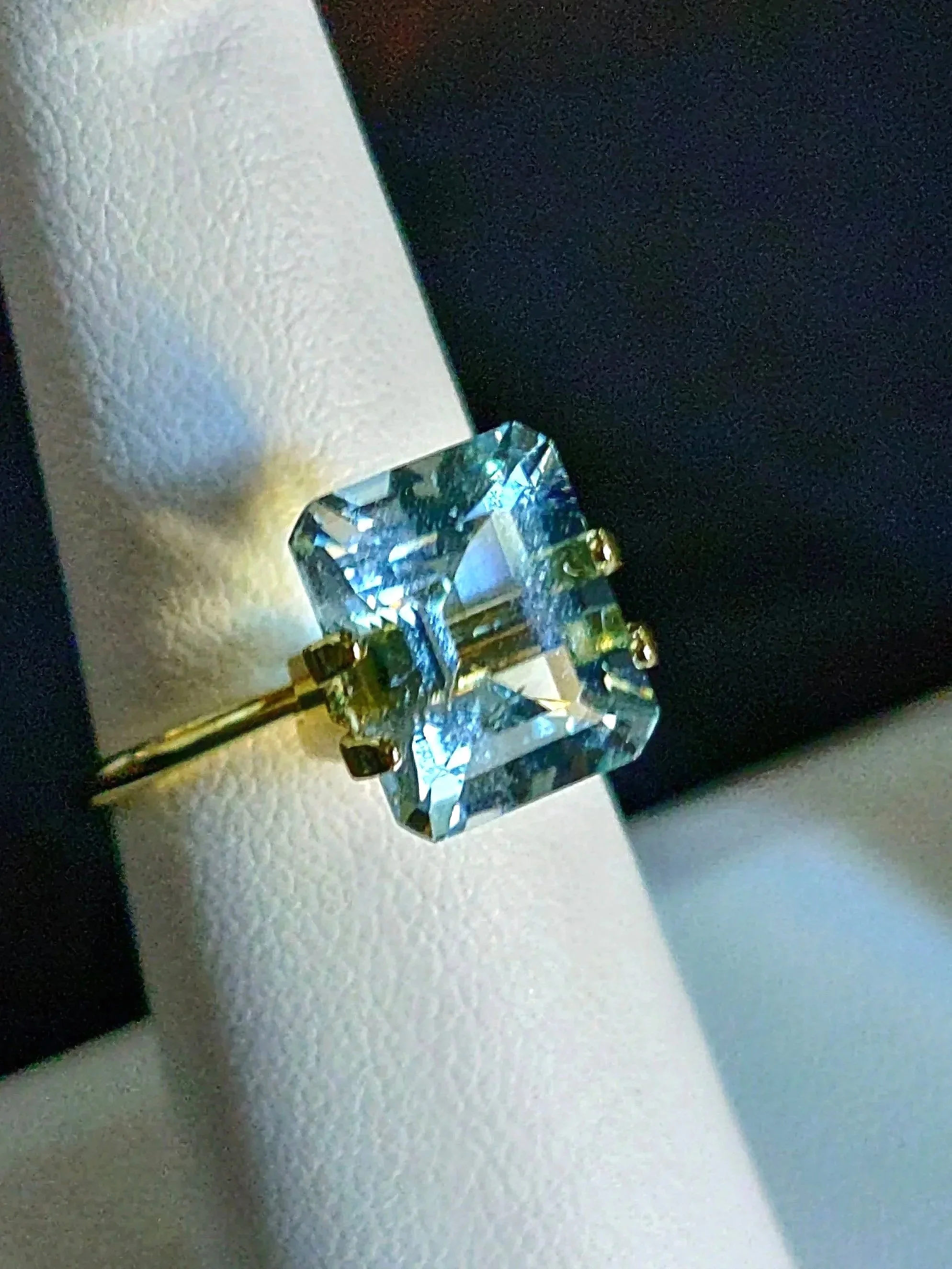 Genuine Unheated Aquamarine 4.07ct from TheCoveAtFoxHollow.com