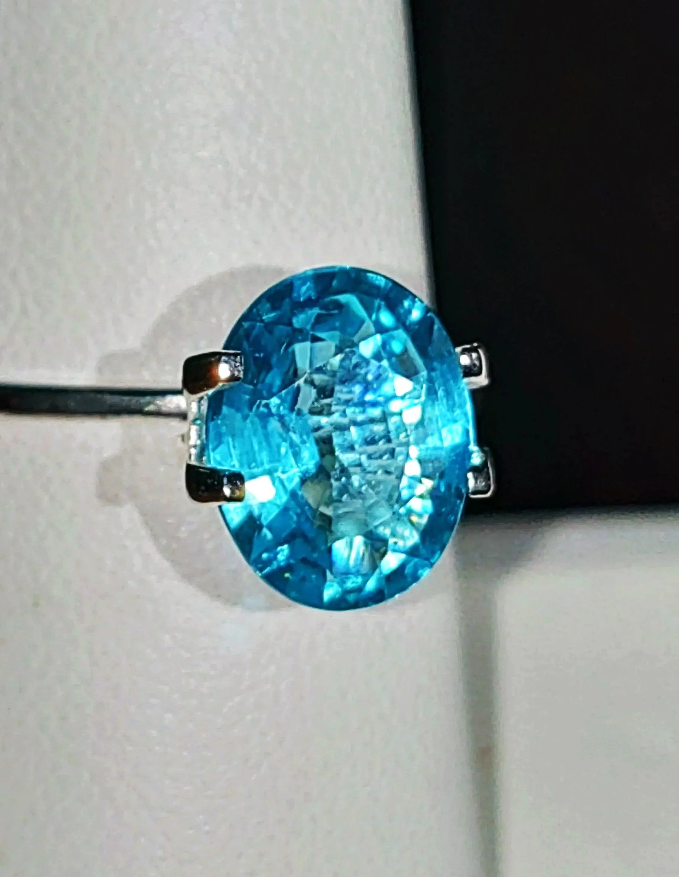 Neon Blue Apatite 2.85ct