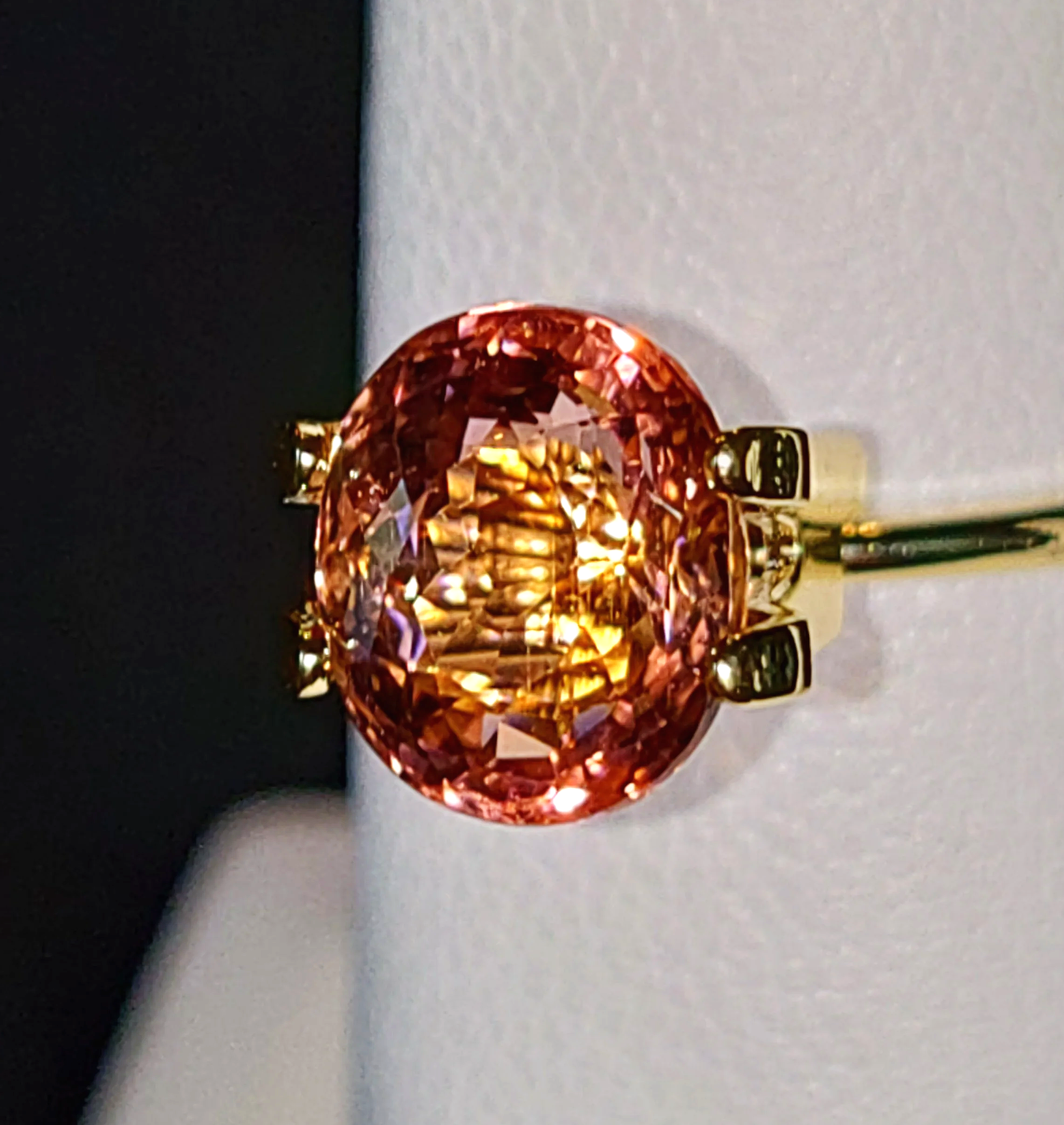 Neon Pink Orange Titanium Tourmaline 2.50 carats • Oval