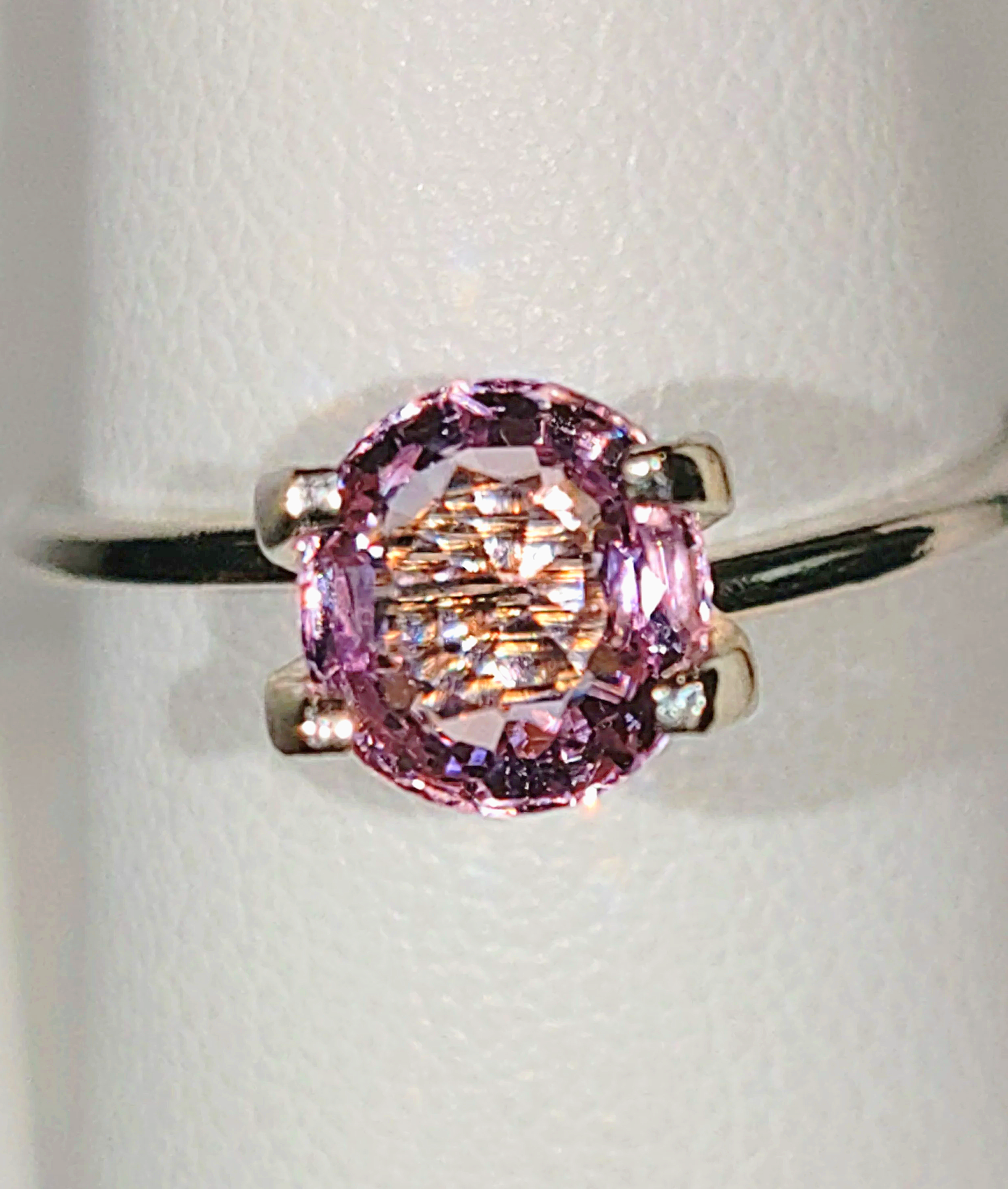 Pink Burmese Spinel 1.31 carats • Round