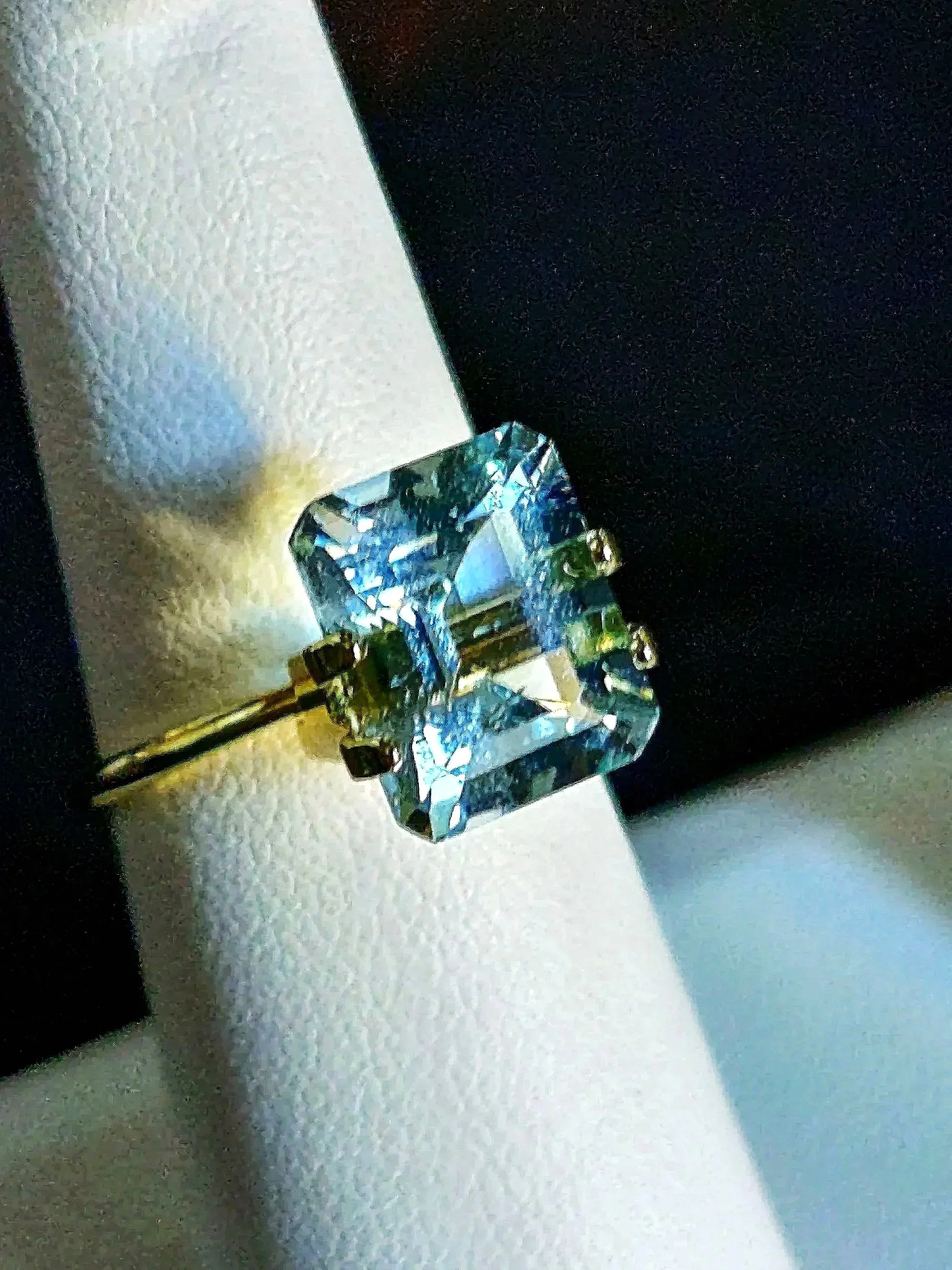 Genuine Unheated Aquamarine 4.07ct from TheCoveAtFoxHollow.com