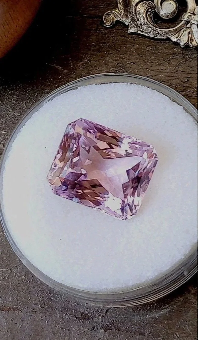 Genuine Kunzite 27.33ct from TheCoveAtFoxHollow.com