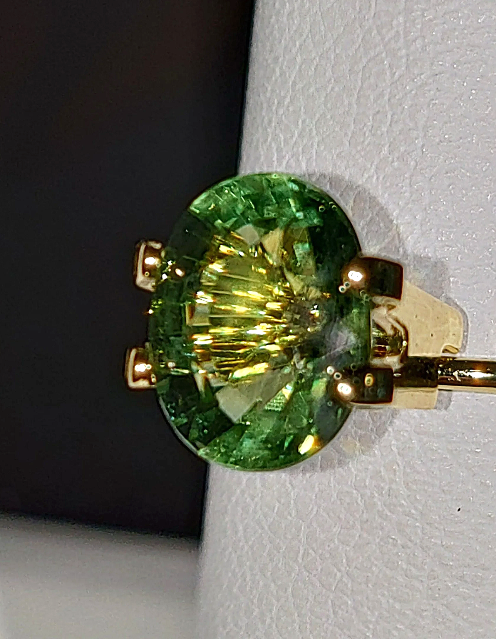 Unheated Green Apatite 2.38 carats • Oval