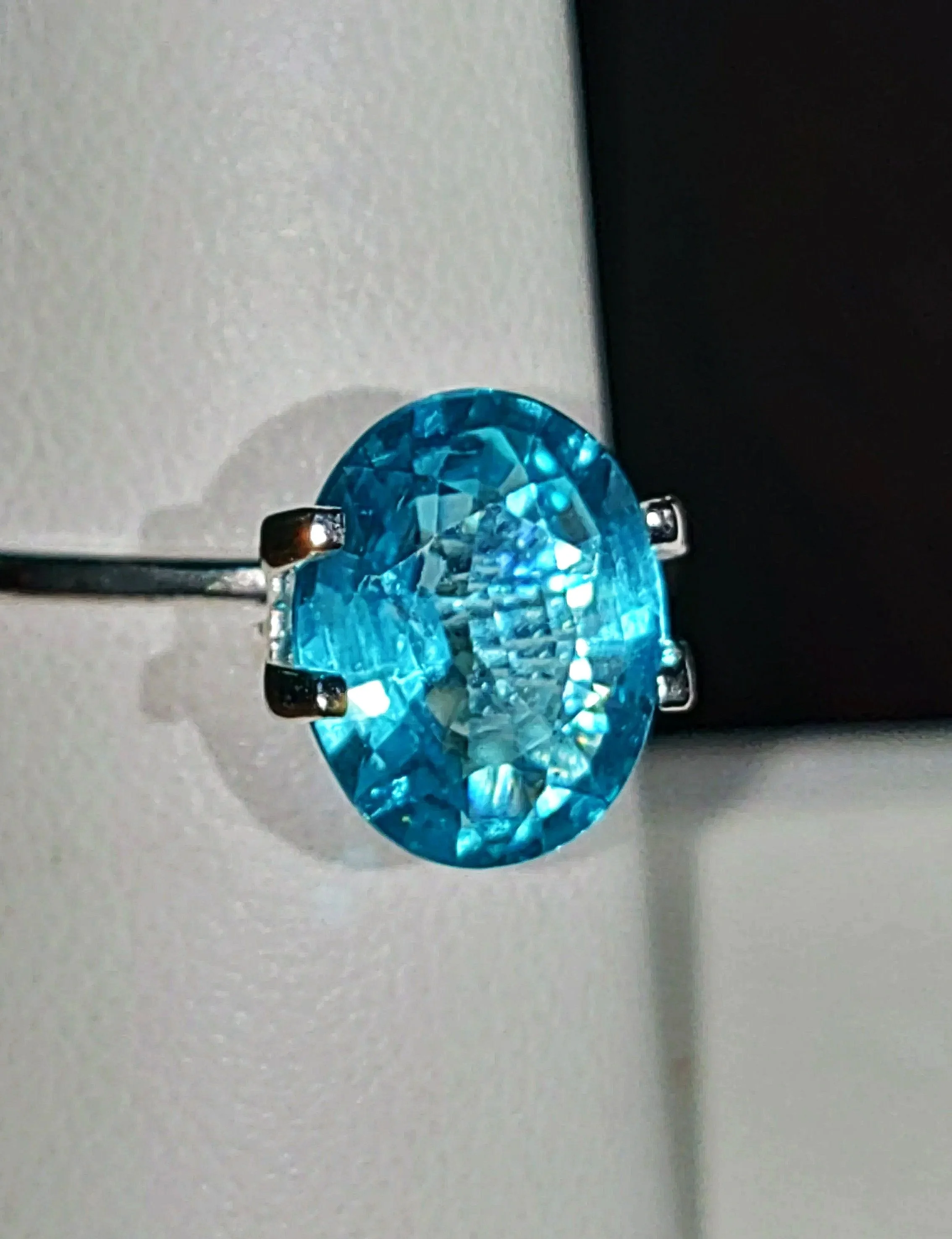 Neon Blue Apatite 2.85ct