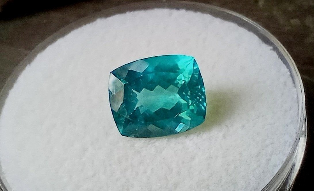 Genuine Apatite 6ct from thecoveatfoxhollow.com