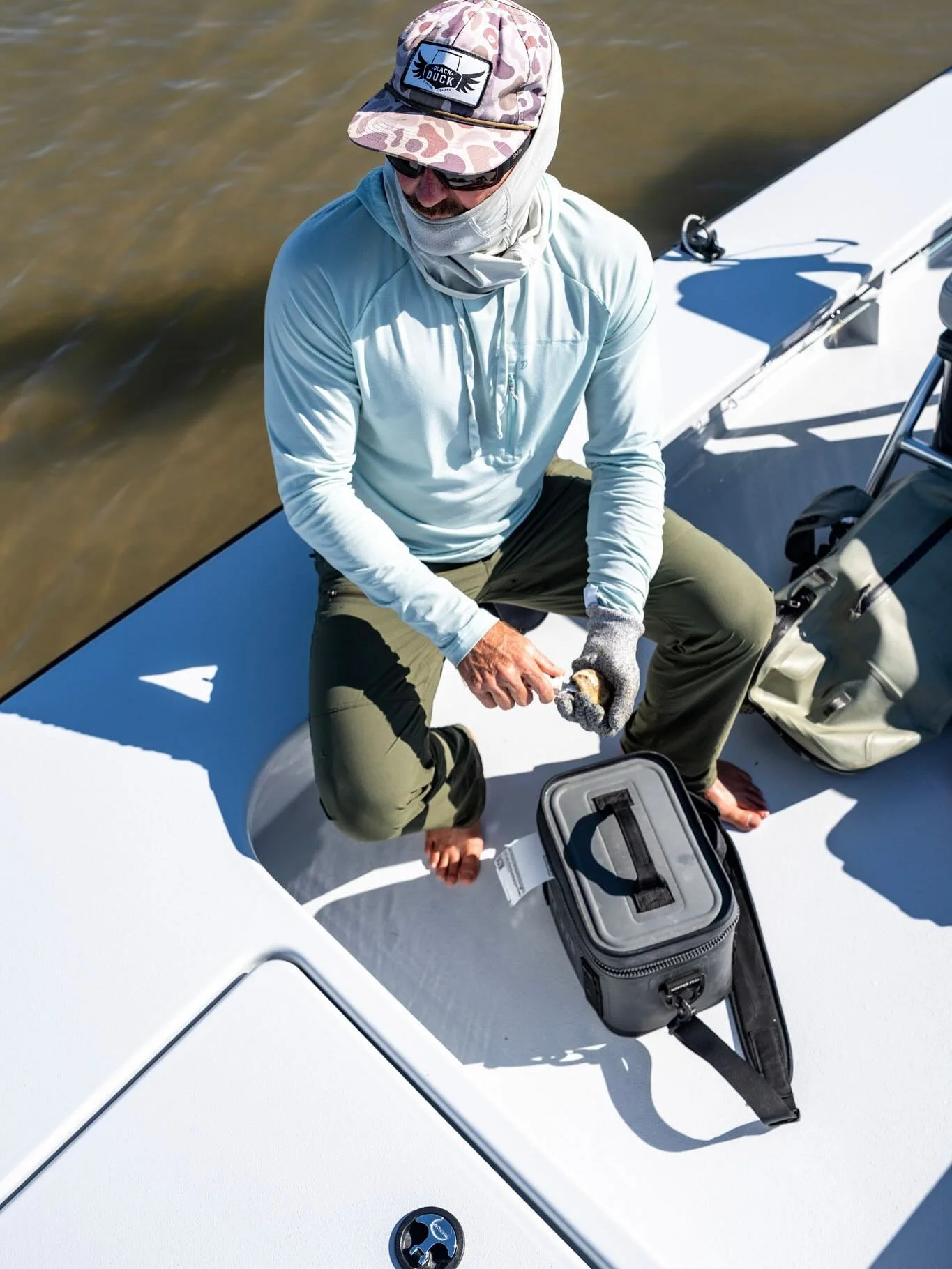 Perfect weekend for fresh oysters on the skiff

@huntbirddog @blackduckskiffs 

📷: @bensweat22