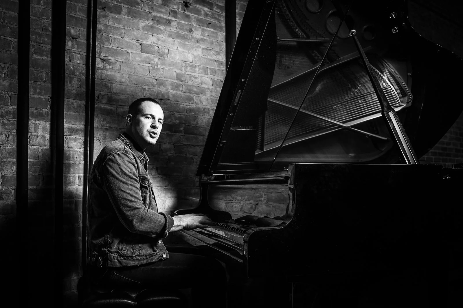 Live Music: Eric Alan